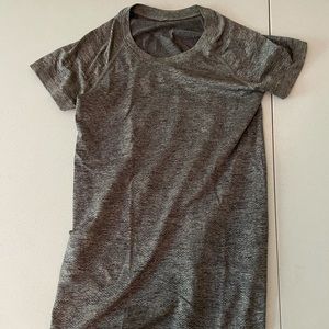 Lululemon short sleeve shirt
